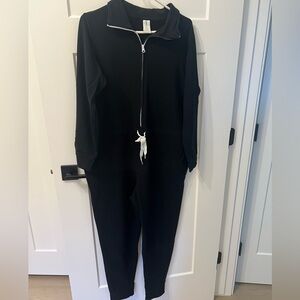 Smash + Tess x Jillian Harris- JILLY JOGGER ROMPER IN MIDNIGHT BLACK